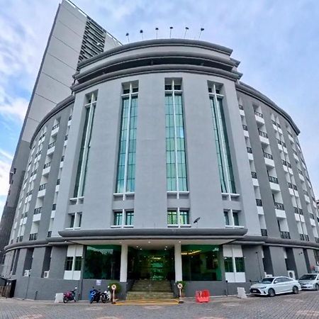 Stallions Suites Penang Jelutong Eksteriør bilde