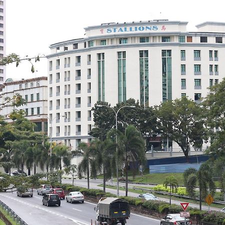 Stallions Suites Penang Jelutong Eksteriør bilde