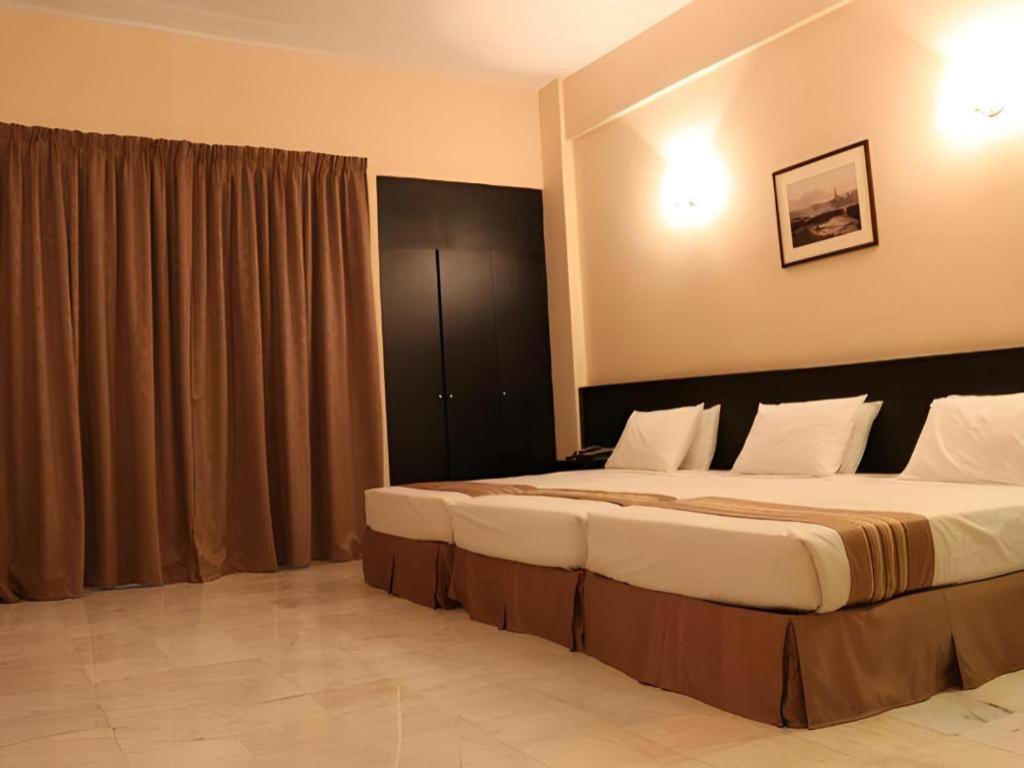 Stallions Suites Penang Jelutong Eksteriør bilde