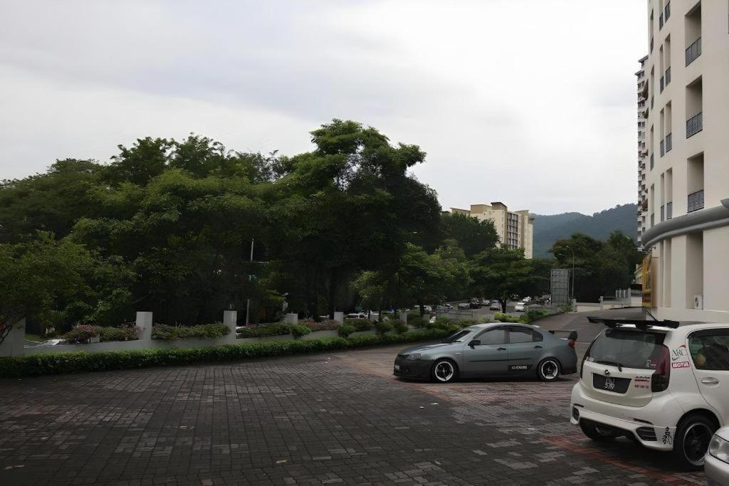 Stallions Suites Penang Jelutong Eksteriør bilde