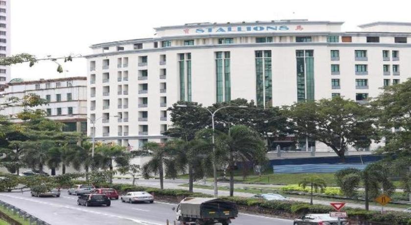 Stallions Suites Penang Jelutong Eksteriør bilde