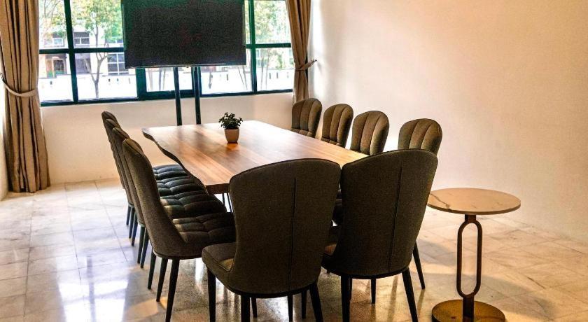 Stallions Suites Penang Jelutong Eksteriør bilde