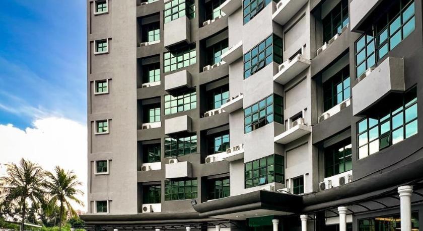 Stallions Suites Penang Jelutong Eksteriør bilde