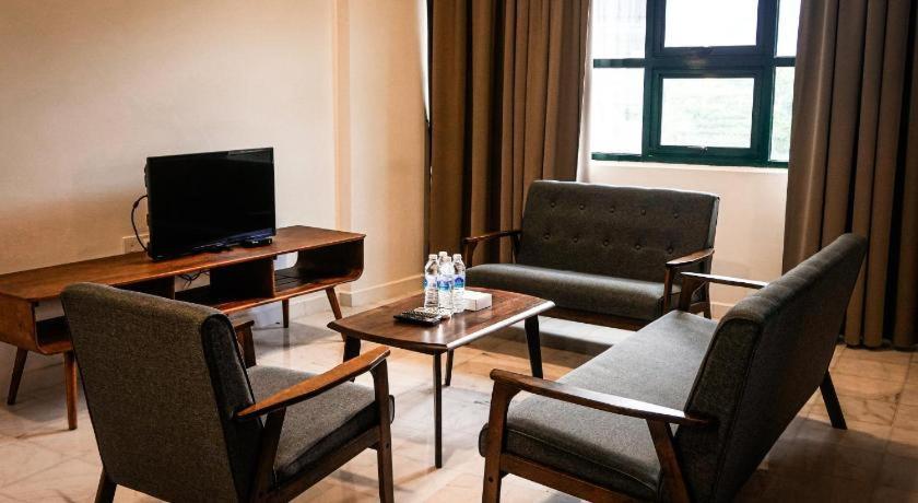 Stallions Suites Penang Jelutong Eksteriør bilde