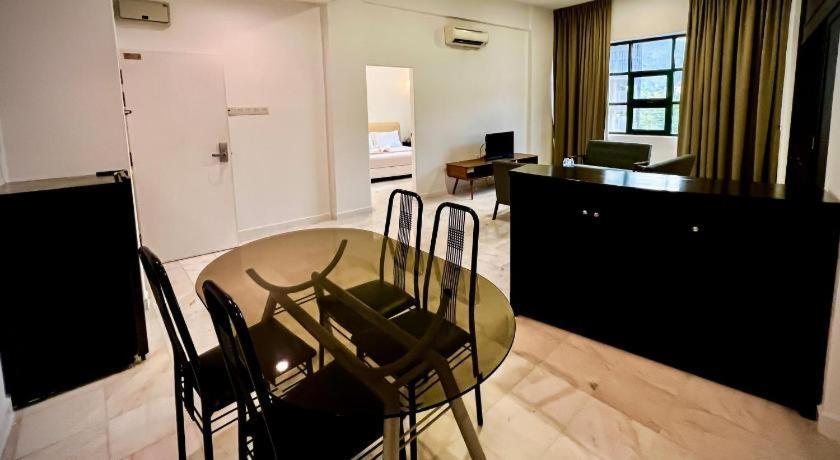 Stallions Suites Penang Jelutong Eksteriør bilde