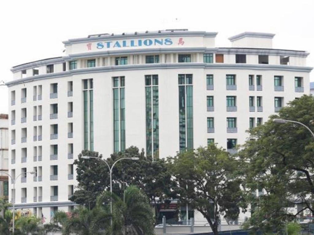 Stallions Suites Penang Jelutong Eksteriør bilde