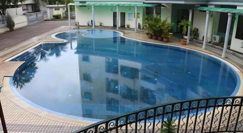 Stallions Suites Penang Jelutong Eksteriør bilde