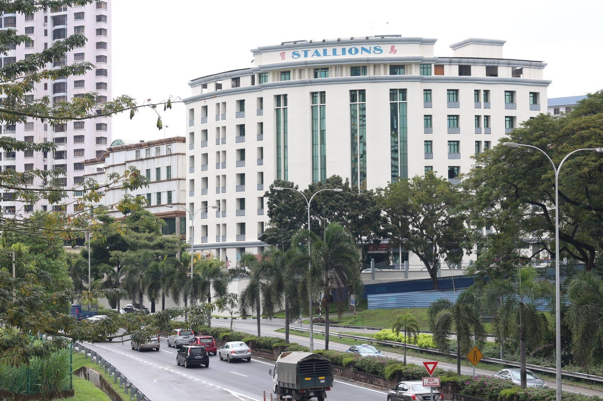 Stallions Suites Penang Jelutong Eksteriør bilde